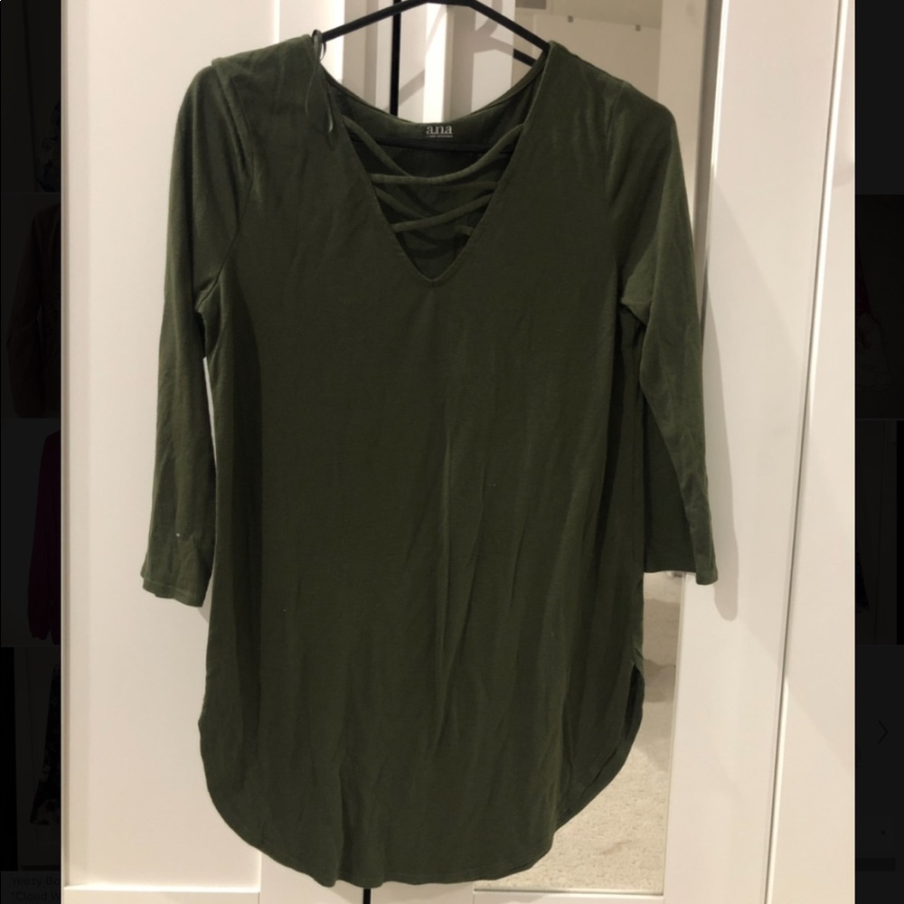 V-NECK TOP